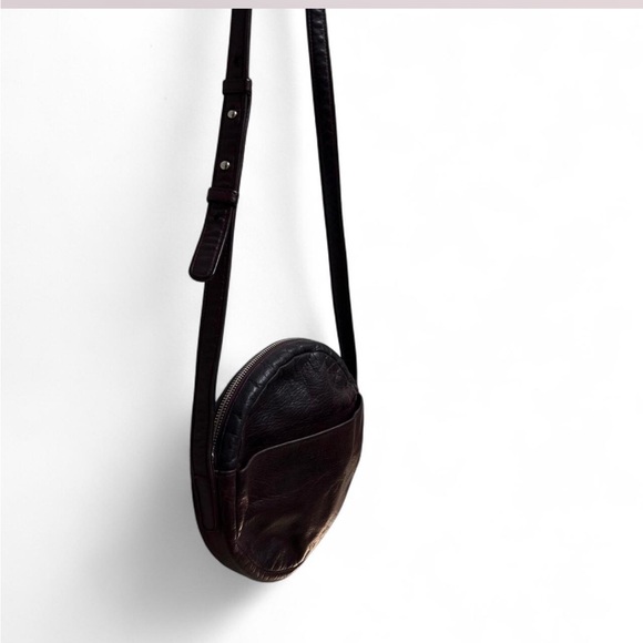 Baggu burgundy circle crossbody bag - Picture 4 of 8